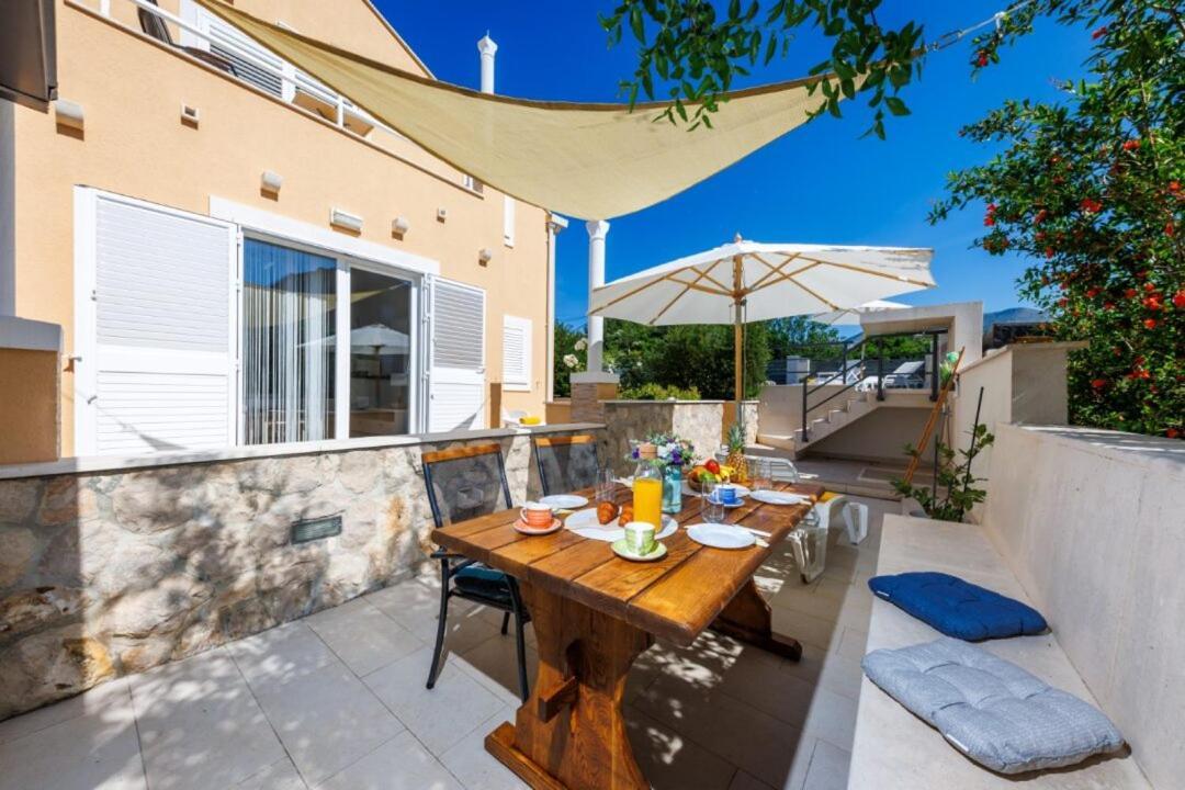 Villa "Amber" Luxury Apartments With A Pool Mlini Eksteriør bilde